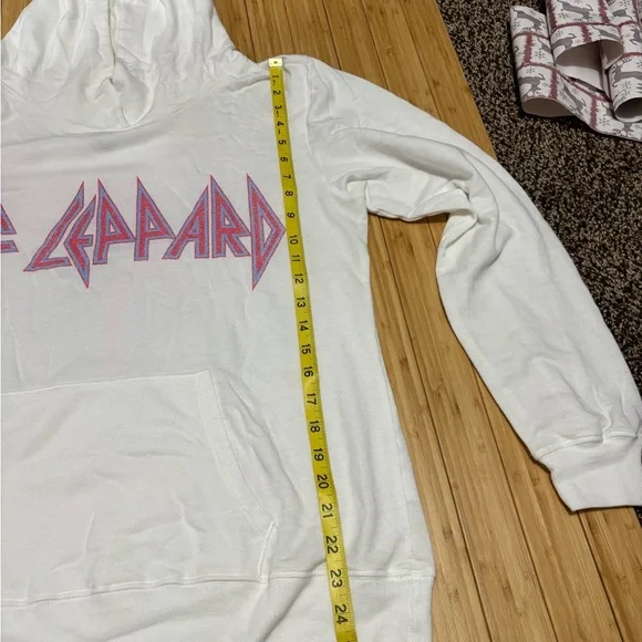 Women’s Def Leppard graphic hoodie. Size S. NWOT. - Picture 7 of 7